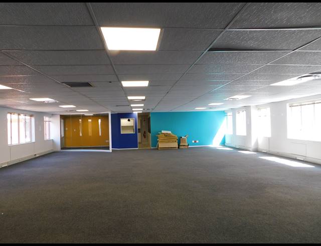 303M² OFFICE TO LET IN FERNDALE